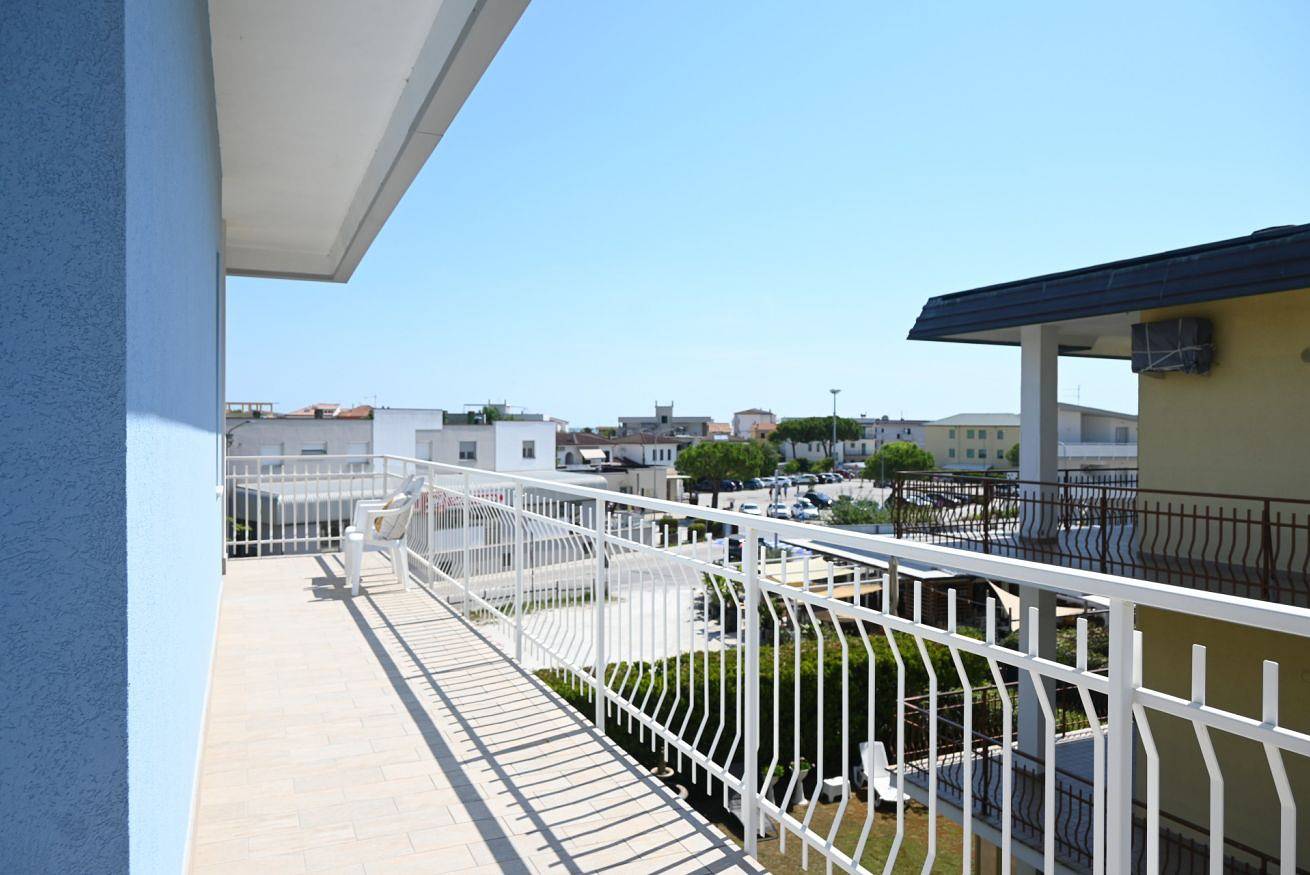 Apartamento entero, M394 - Marcelli, three-room apartment with terrace 100 meters from the sea in Marcelli, Riviera del Conero