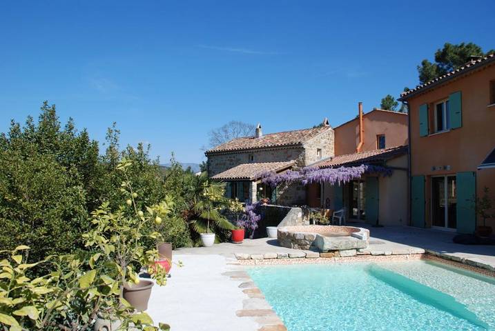 Maison d’hôte pour 2 personnes, avec Terrasse et Jacuzzi ainsi que Piscine et Vue