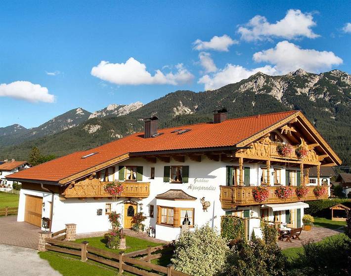 Ferienwohnung für 2 Personen, mit Balkon und Ausblick in Krün