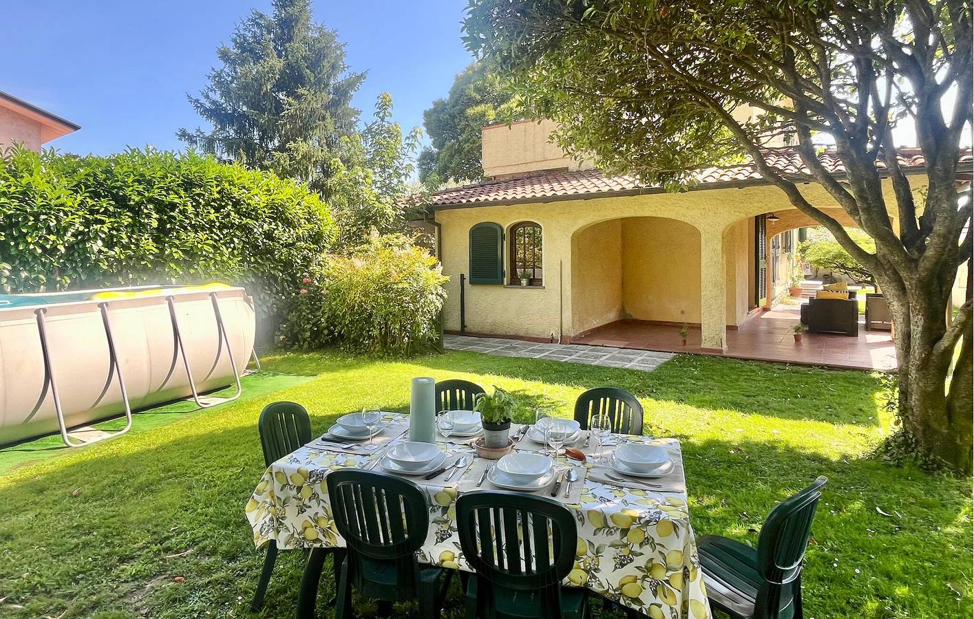 Appartamento 2BR a bordo piscina con parcheggio e internet in Camaiore (Toscana), Riviera Toscana