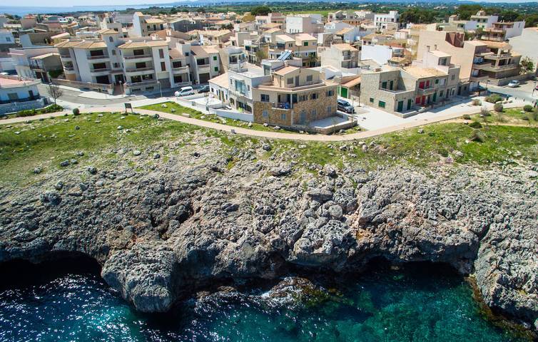 Ganze Ferienwohnung, Meerblick-Apartment mit Terrasse, Küche, WiFi | 900m zum Strand in S'Illot Cala Morlanda, Manacor