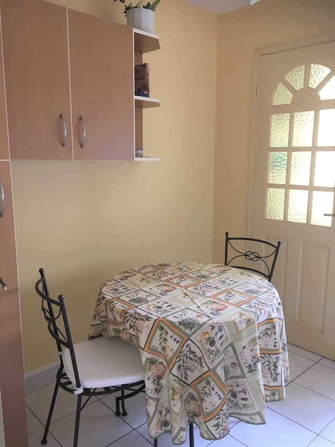 Entire apartment, Charming Apartment in Saint-Denis with Sea View - 43 m² in Saint-Denis, La Réunion