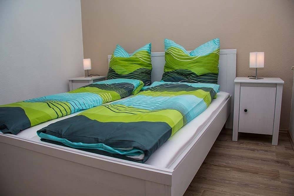 Ferienhaus mit großem eingezäunten Grundstück direkt am Kanal in Grimersum, Krummhörn