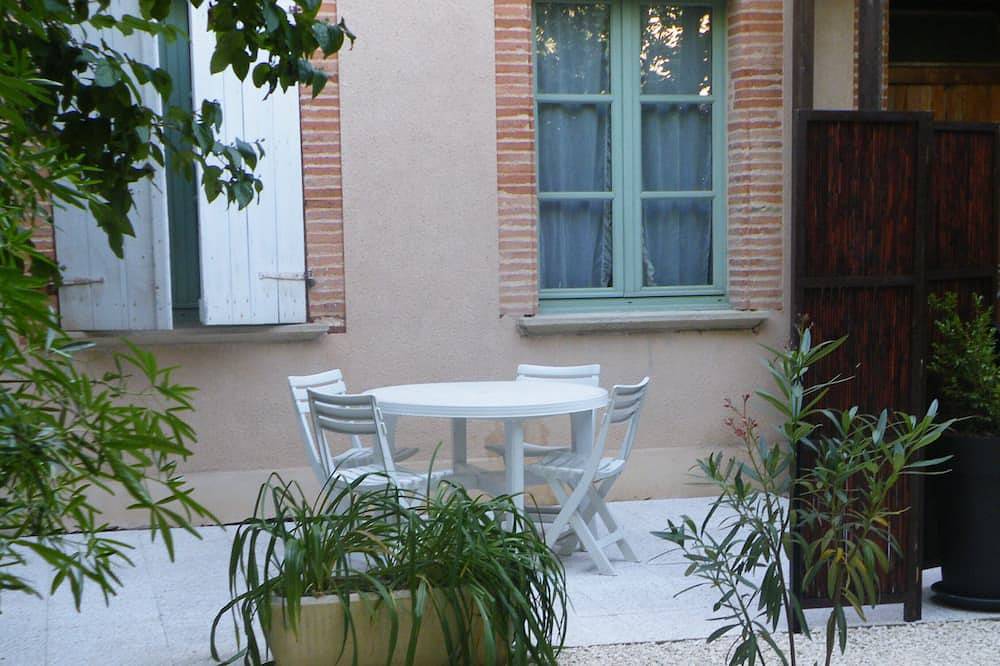 Appartement entier, Gîte en ville , calme et reposant. Circulez à pied, tout est à moins de 500m ! in Beaumont-de-Lomagne, Tarn-et-Garonne