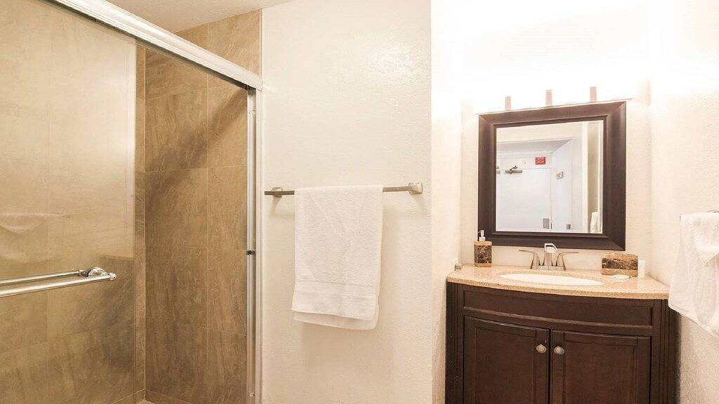 Ganze Wohnung, Renoviertes geräumiges Studio mit herrlicher Aussicht in Waikiki Beach, Honolulu