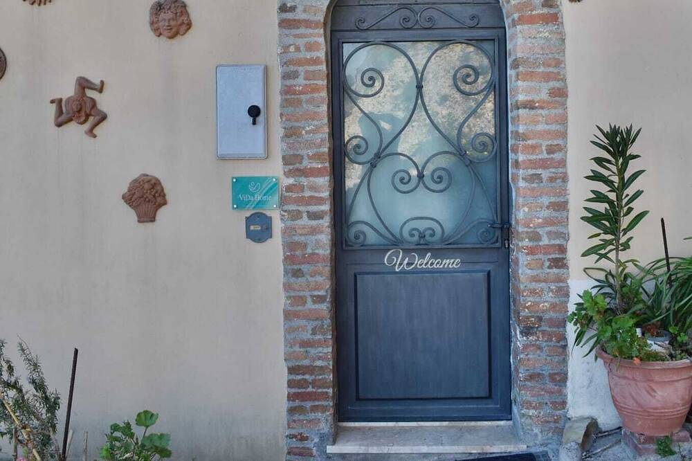 Appartamento intero, Casetta panoramica a 100 mt dalla piazza principale vista Taormina e Calabria in Castelmola, Provincia di Messina