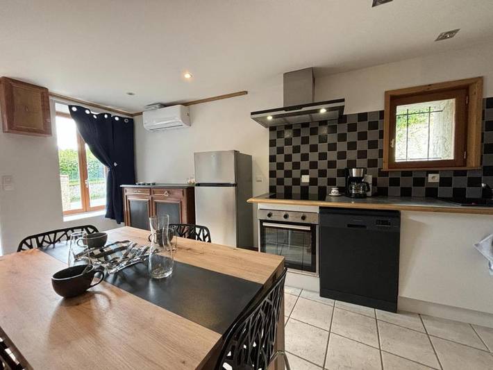 Gîte pour 2 personnes, avec terrasse, animaux acceptés à Broût-Vernet