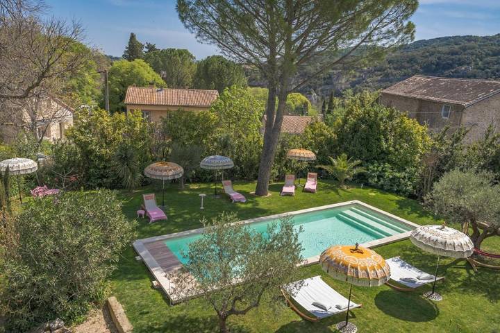 Location de vacances pour 8 personnes, avec piscine ainsi que jardin et vue, animaux acceptés à Collias - 2