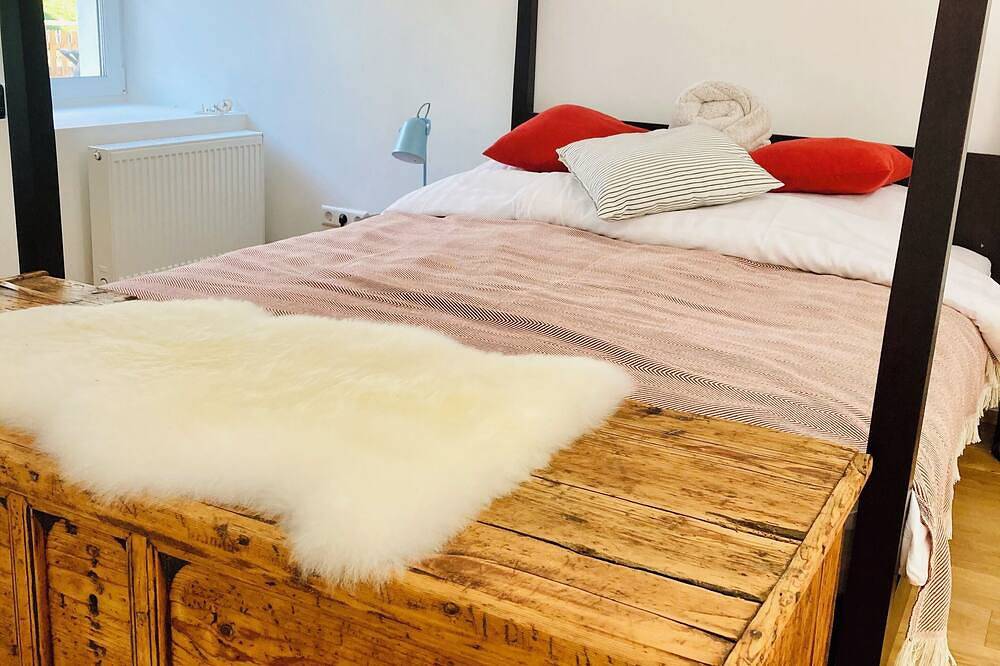 Ganze Wohnung, Hüttenteichhaus Lifestyle: Wanderurlaub mit privater Holzfeuer Sauna & Bergblick in Gailtaler Alpen, Villach-Land