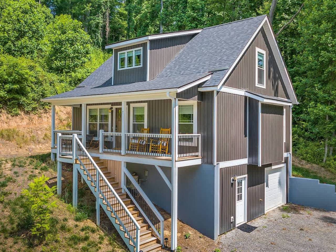 Spacious 3Br Retreat w Game Room Near Pisgah in Blue Ridge Parkway, Buncombe County