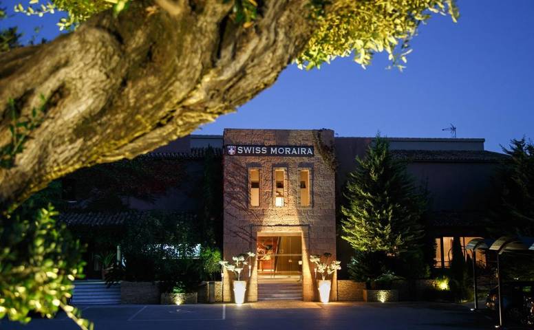 Hôtel pour 10 personnes, avec terrasse et sauna ainsi que jardin et jacuzzi, animaux acceptés