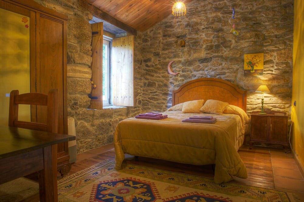 Casa rural, chimenea, amplio jardín,próxima a rutas de senderismo y balneario. in Guitiriz, Provincia de Lugo