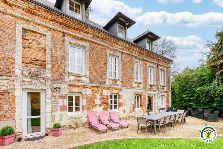 Gîte pour 12 personnes, avec terrasse et jardin