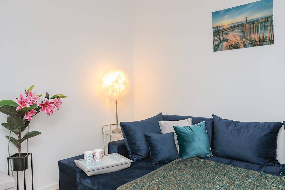 Gwen Y Wawr, pet friendly, with a garden in Llanbedrog in Llanbedrog, Gwynedd