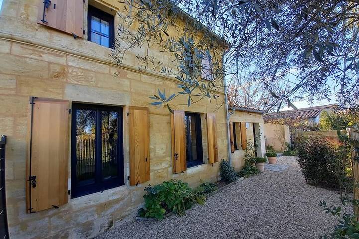 Location de vacances pour 4 personnes, avec Jardin et Piscine à Pomerol