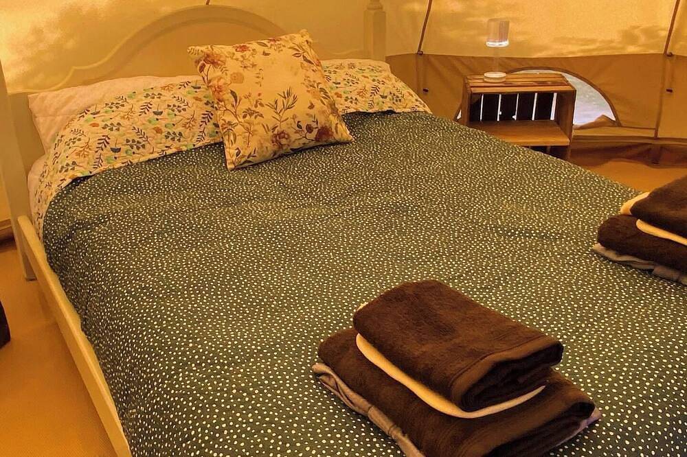 Hazel Belle Tent @Finders Keepers France. Adults only retreat. 13 acres and lake in Moncrabeau, Nérac region