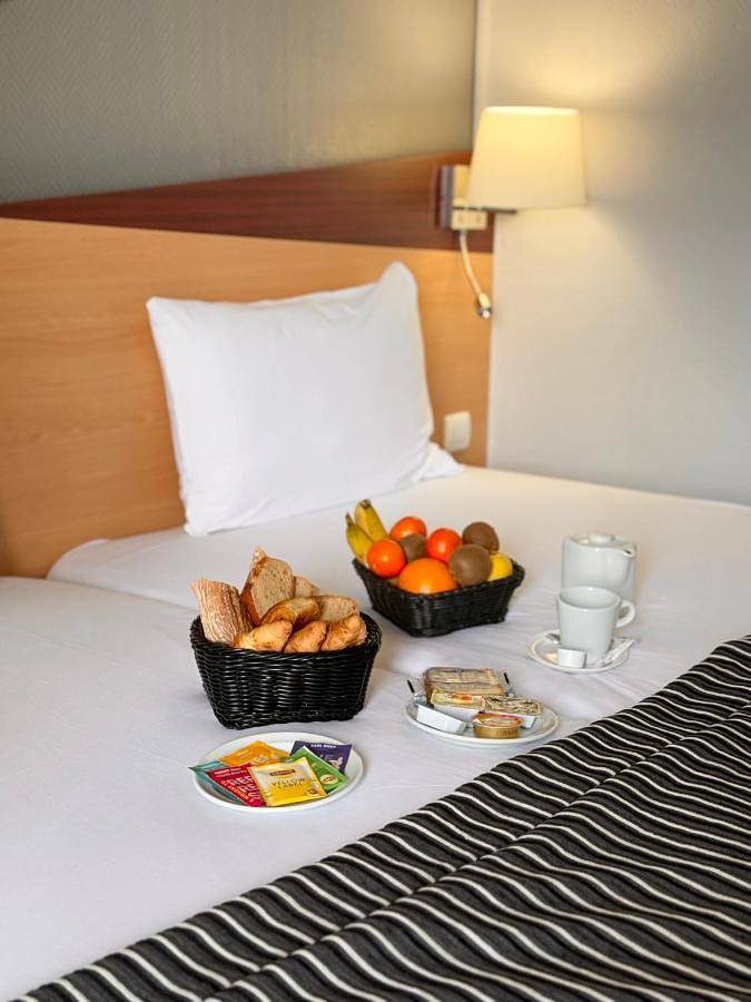 Hôtel pour 2 personnes, avec sauna ainsi que piscine et jacuzzi, animaux acceptés dans Gare de Dijon-Ville - 3