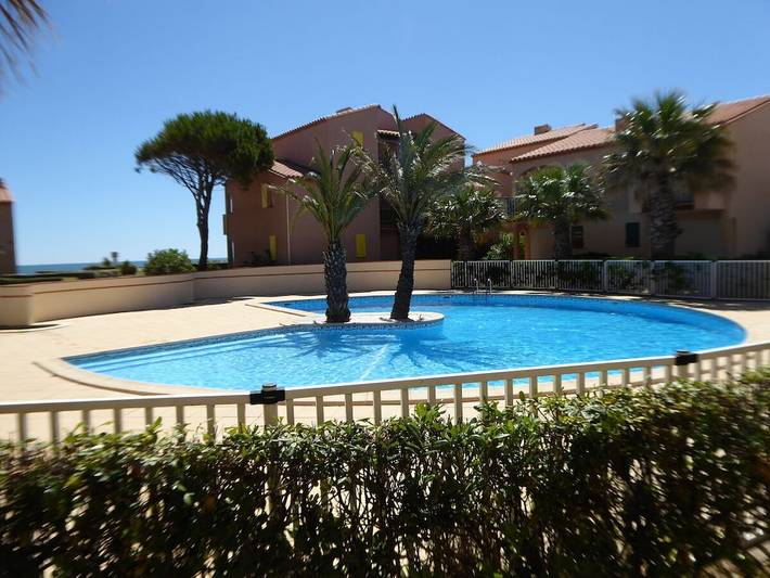 Location de vacances pour 7 personnes, avec terrasse ainsi que jardin et piscine dans Leucate naturiste - 4