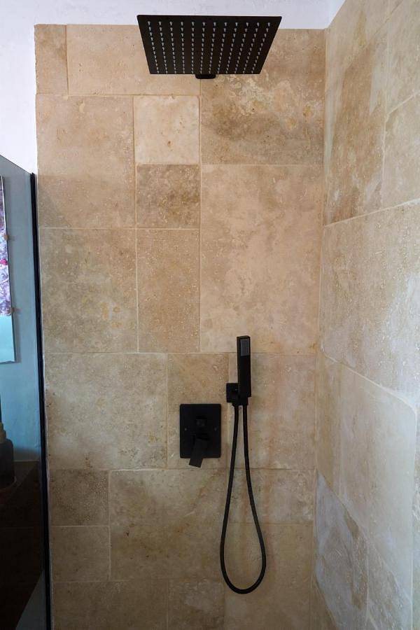 Gîte pour 2 personnes, avec vue ainsi que piscine et terrasse à Le Robert - 3