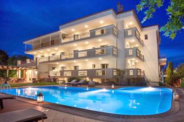 Hôtel pour 2 personnes, avec piscine ainsi que vue et jardin dans Stavros