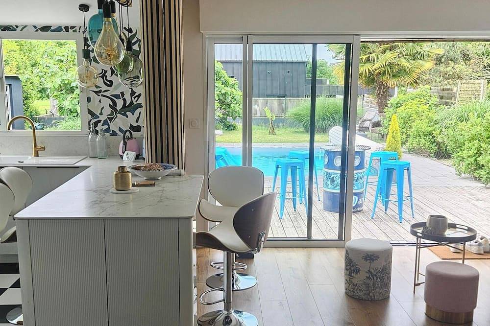 Villa with south-facing swimming pool, a haven of peace on the outskirts of Vannes and the Gulf. in Ploeren, Côte des Mégalithes