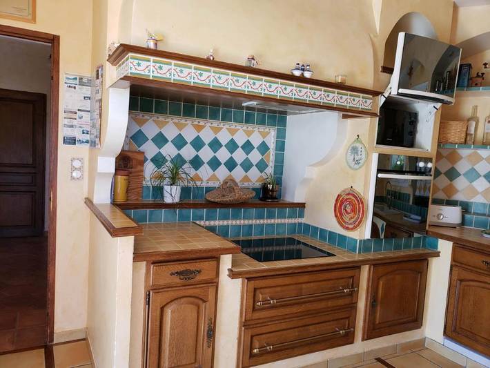 Location de vacances pour 6 personnes, avec terrasse ainsi que piscine et vue à Belgentier - 3