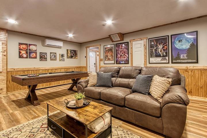 Log cabin for 13 people, with hot tub and yard, with pets in Pigeon Forge