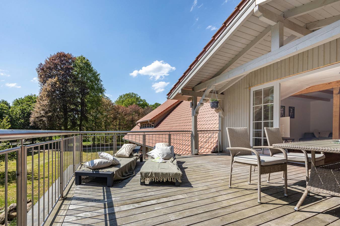 Apartamento entero, Apartamento vacacional 'Suite con terraza en la azotea' con vistas a la montaña, piscina comunitaria y Wi-Fi in Oerrel, Dedelstorf