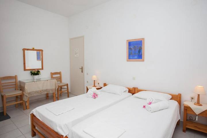 Maison d’hôte pour 3 personnes, avec Terrasse ainsi que Jardin et Vue dans Patmos