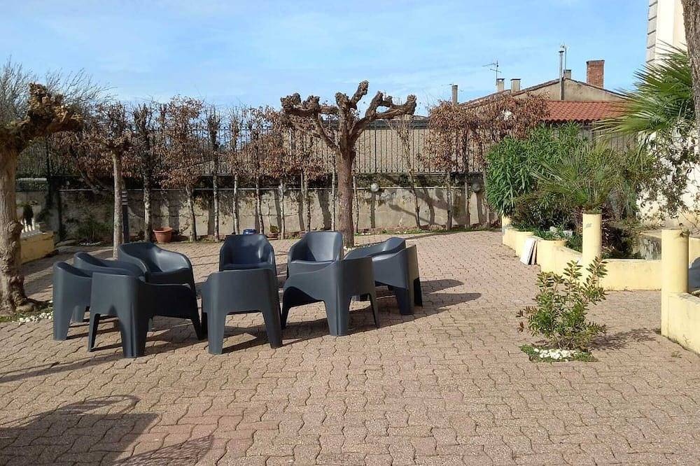 Maison 5 Chambres Entre Ville et Nature in Burlats, Castres region