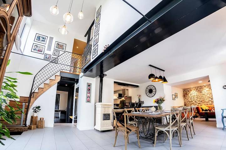 Gîte pour 8 personnes, avec sauna ainsi que jardin et jacuzzi dans Housseras