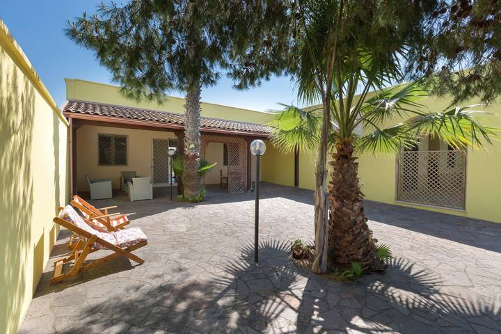 Location de vacances pour 6 personnes, avec jardin à Sant'Isidoro