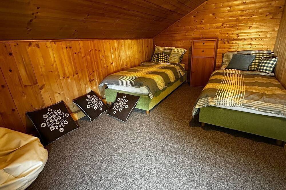 Geheel appartement, 5 minutes walk to cable car! Family size Apartment at super location. in Mayrhofen, Zillertaler Alpen