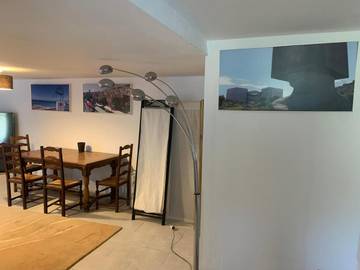 Gîte pour 2 personnes, avec sauna et terrasse ainsi que vue et piscine à Contes