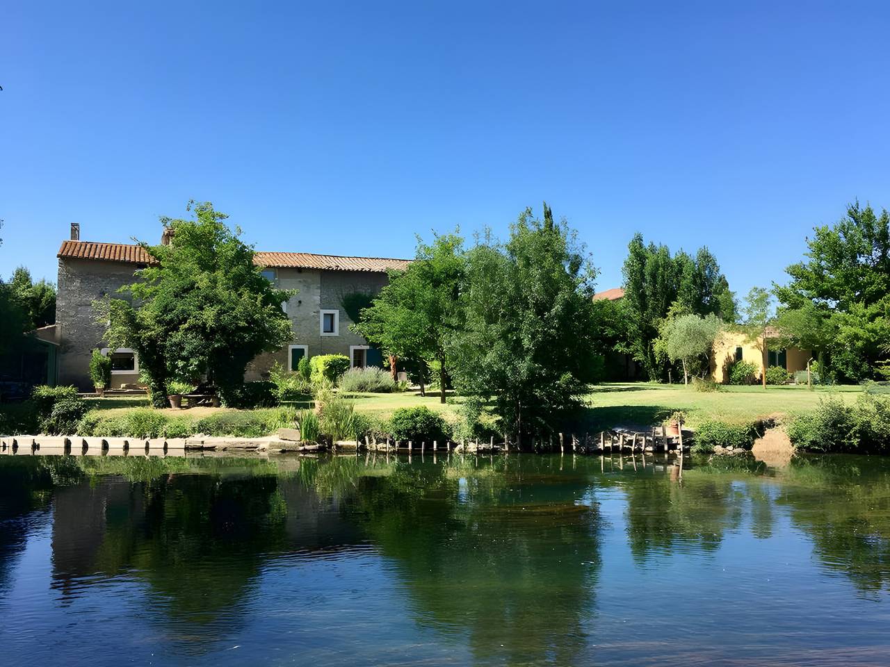 Ferienhaus 'La Loutre' mit gemeinsamem Garten, Wi-Fi und Klimaanlage in L'Isle-sur-la-Sorgue, Vaucluse