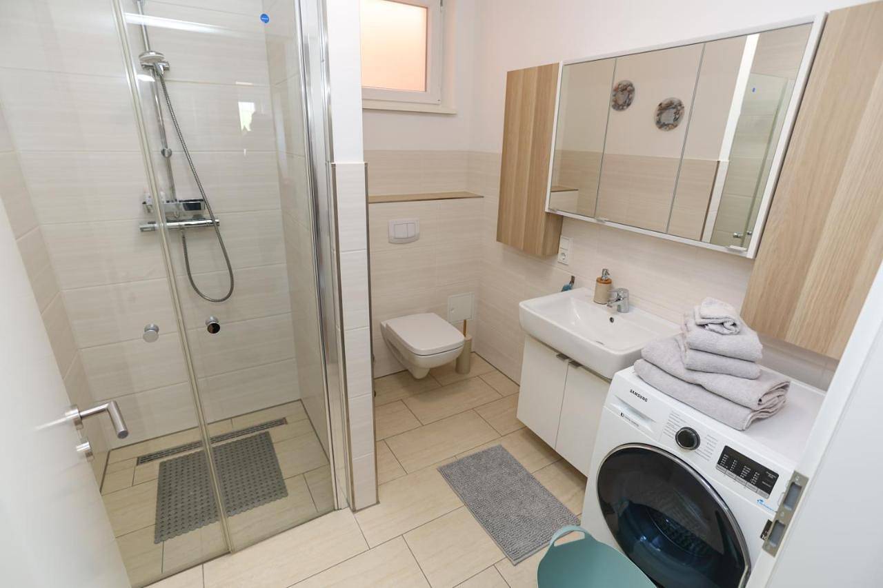 Ganze Wohnung, Weinquartier Bad Kösen 65 qm Küche Parkplatz Terrasse Weinbergsblick in Naumburg, Saale-Unstrut