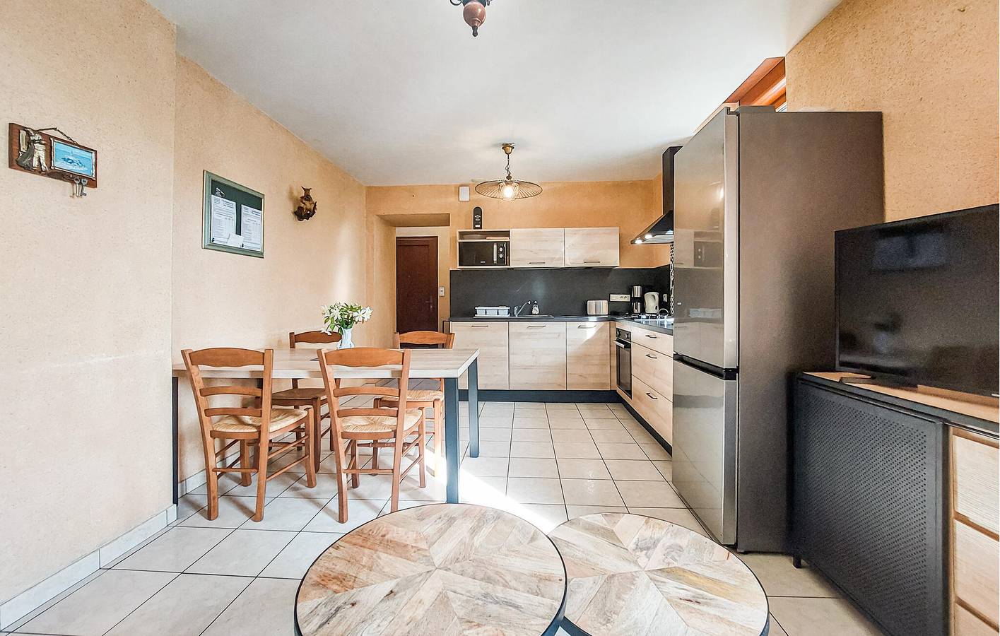 Gemütliche Wohnung mit WLAN, TV, Parkplatz und Garten in Fleurigné, Fougères-Vitré