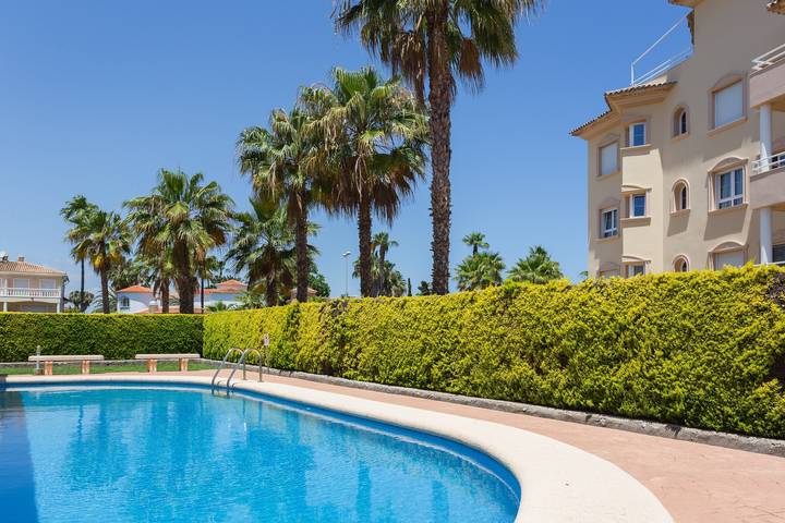 Ganze Wohnung, Ferienwohnung 'Par3' mit Gemeinschaftspool und privater Terrasse in Oliva, Costa Blanca