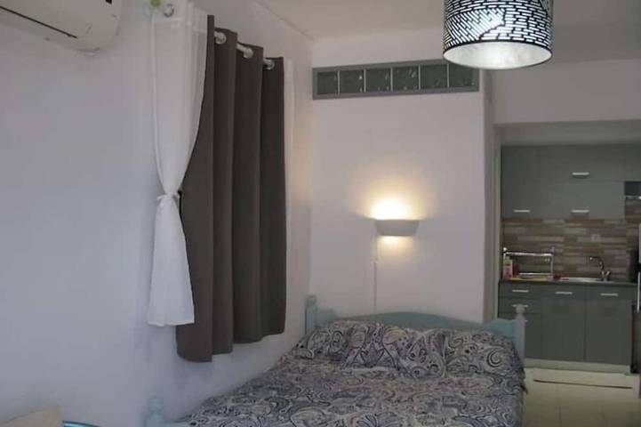Gîte pour 2 personnes, avec Balcon et Jardin dans Anavissos
