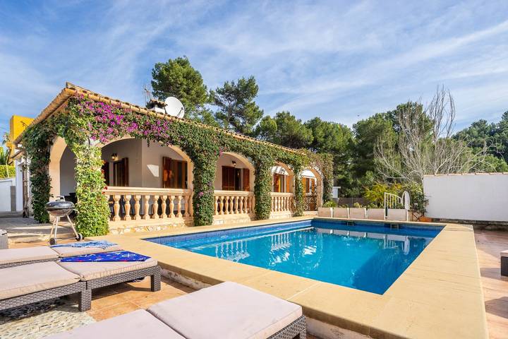 Ferienhaus für 6 Personen, mit Balkon/Terrasse und Pool in Pollença