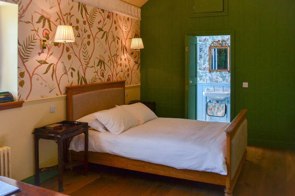 The Munches Room at Buittle Castle, a Georgian Style Stay in a Medieval Castle in Dalbeattie, Dumfries e Galloway