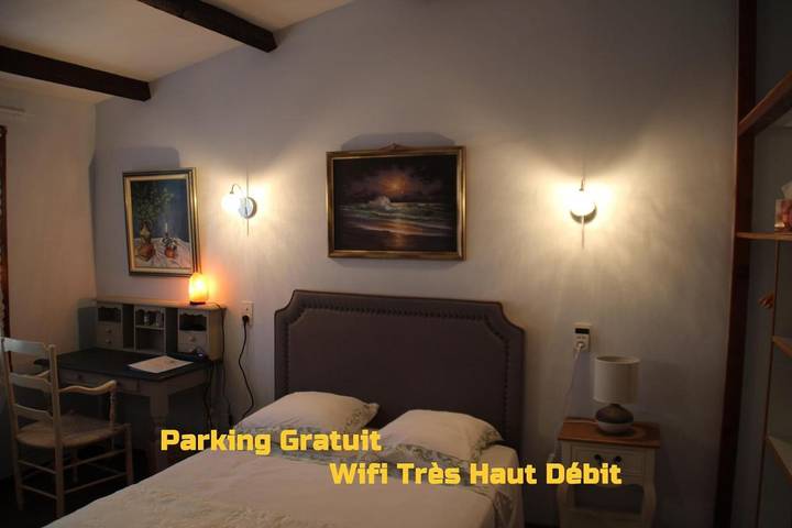 Chambre d’hôte pour 2 personnes, avec Terrasse ainsi que Jardin et Vue à Manosque
