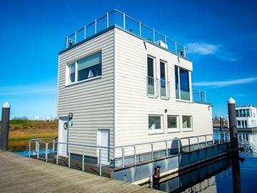 Boot für 4 Personen, mit Ausblick und Seeblick sowie Sauna und Garten, mit Haustier in Olpenitz