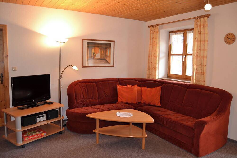 Ganze Wohnung, Fewo 6 -  Silbergblick, für 1-4  Pers., ca. 70 qm, 2 Schlafzimmer, Wohnzimmer mit Kochecke, Du/Wc, Balkon in Bischofswiesen, Berchtesgadener Alpen