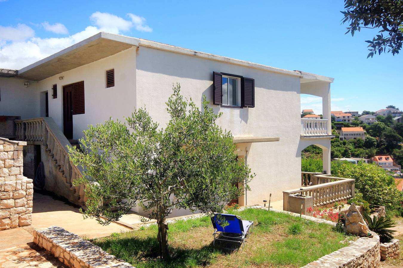 Ganze Wohnung, 3-Zimmer-Ferienwohnung mit Terrasse und Meerblick Zavalatica (Korcula) A-546-a in Čara, Korcula