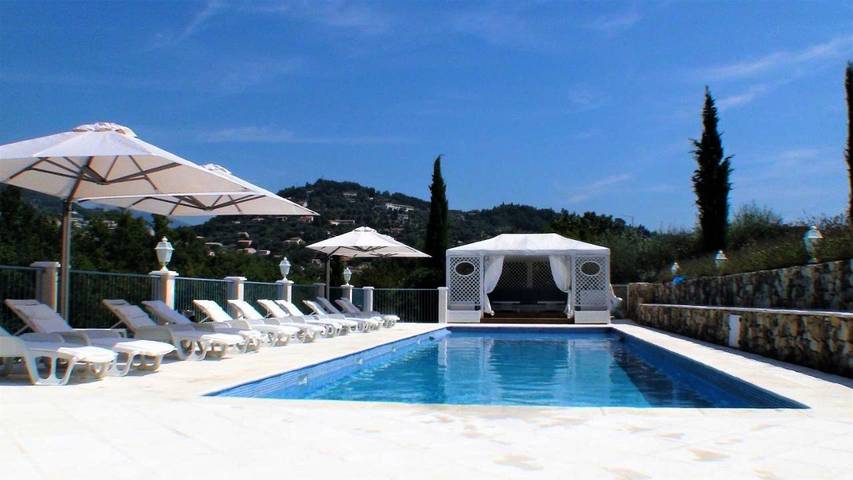 Chambre d’hôte pour 2 personnes, avec Terrasse et Jacuzzi ainsi que Jardin et Bassin pour enfant