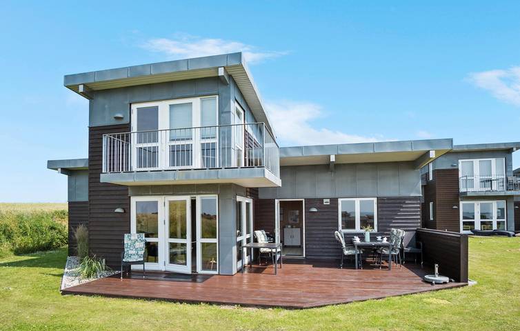 Ferienhaus für 8 Personen, mit Terrasse und Sauna sowie Whirlpool, mit Haustier