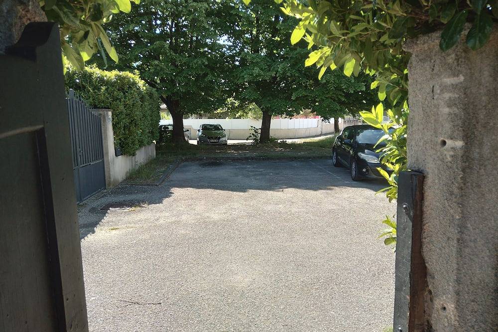 Appartement entier, À louer – Studio 40 m² avec mezzanine, jardin privé, clim et services inclus in Montélimar, Région de nyons