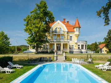 Ferienhaus für 26 Personen, mit Terrasse und Garten sowie Ausblick, mit Haustier am Balaton