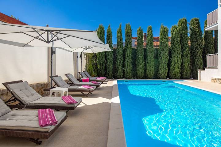 Ferienhaus für 10 Personen, mit Meerblick und Balkon sowie Pool, kinderfreundlich in Kvarner Bucht - 2
